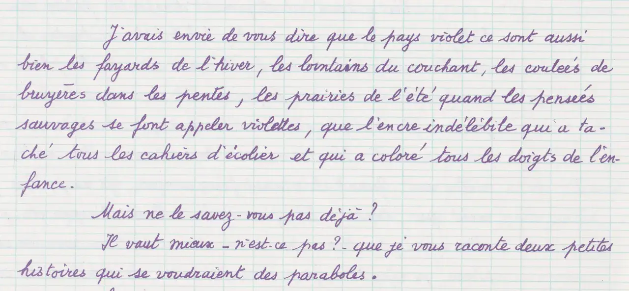 Manuscrit exemple : description poétique du pays violet, des pensées sauvages aux doigts tachés d'encre.