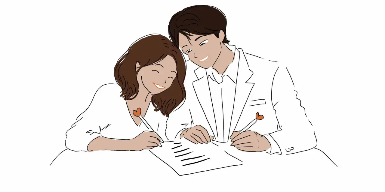 Un couple souriant signe un document, leurs stylos ornés de cœurs. Une scène pleine d'humour et de beaux textes pour sceller leur amour.