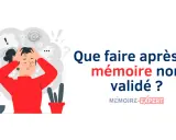 Une personne stressée, mains sur la tête, face à un texte sur le rattrapage mémoire.