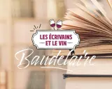 L'âme du vin et des écrivains, une ode à Baudelaire. Un livre ouvert sur des étagères, symbolisant la richesse de la littérature et du vin.