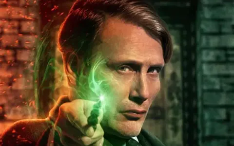 Gellert Grindelwald, le méchant Harry Potter, lance un sort vert lumineux.