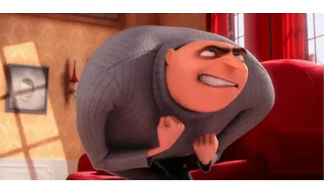 Gru, un anti-héros exemple, se penche en avant avec un sourire malicieux, poings serrés, prêt à conquérir le monde.