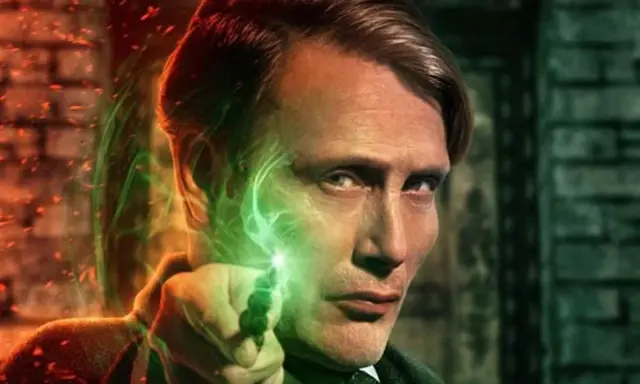 Gellert Grindelwald, le méchant Harry Potter, lance un sort vert lumineux.